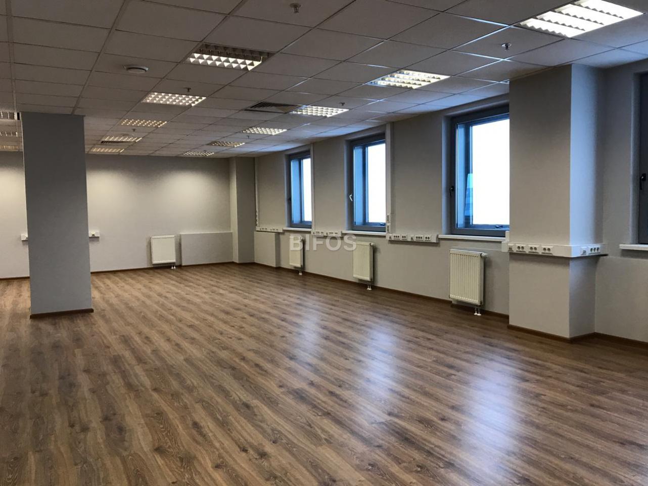 Офис разработчиков. Работа в офисе 2 2 москва. Офис тинькофф банка. Современный it офис. Рабочая обстановка в офисе.